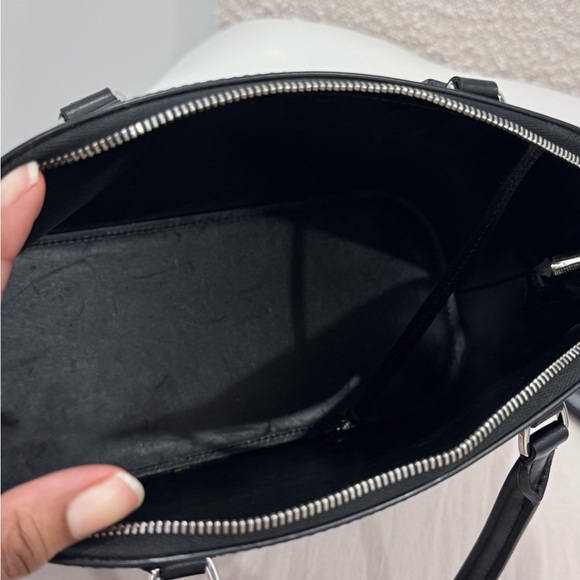 The Row Elegant Black Leather Shoulder Bag - Picture 4 of 6